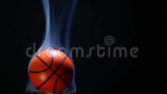 足迹篮球烟暗背景视频的预览图