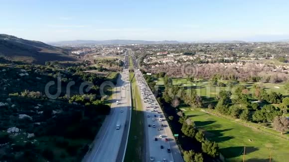 天梅库拉谷高速公路的鸟瞰图加州美国视频的预览图