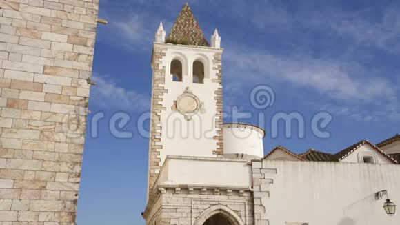 埃斯特雷莫兹城堡塔古法白色建筑在阿伦特霍葡萄牙视频的预览图