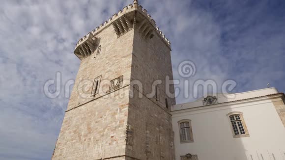 埃斯特雷莫兹城堡塔与历史白色建筑在阿伦特霍在葡萄牙视频的预览图