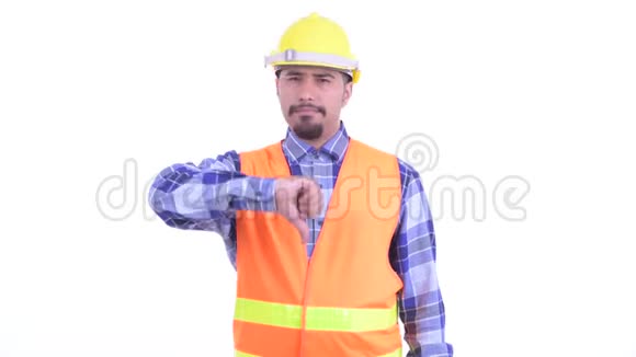 愤怒的长胡子的波斯人建筑工人竖起大拇指视频的预览图