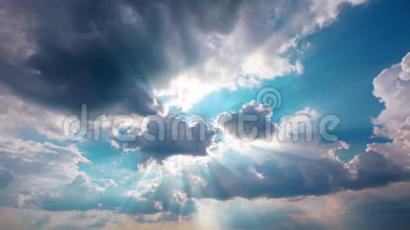 天空和云彩日落时间流逝视频的预览图