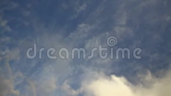 时间流逝美丽的蓝天与云的背景天空云彩视频的预览图