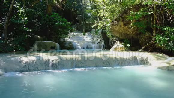 埃拉万瀑布在深林视频的预览图