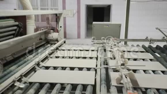重型工厂陶瓷瓷砖输送线陶瓷瓷砖生产工厂制作过程视频的预览图