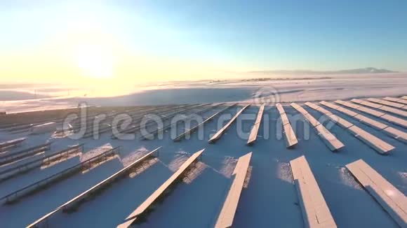 阿尔泰冬天空中工业视野太阳能电池板西伯利亚俄罗斯冬天视频的预览图