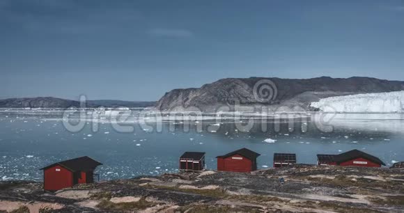 格陵兰Eqi冰川小屋的EqipSermia冰川移动时间推移视频剪辑视频的预览图