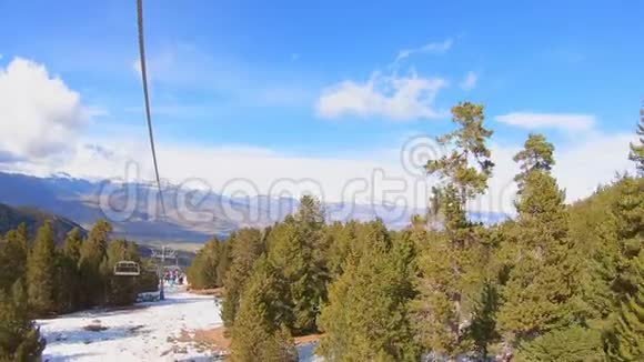西班牙比利牛斯山脉滑雪缆车录像Masella视频的预览图