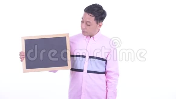 穿着衣服的日本商人拿着黑板竖起大拇指视频的预览图