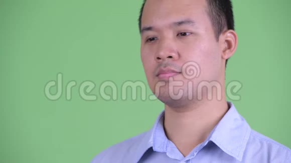 被采访的快乐亚洲商人的脸视频的预览图