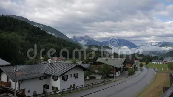 阿尔卑斯山的一个村庄视频的预览图