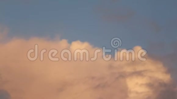 时间流逝美丽的蓝天与云的背景天空云彩视频的预览图