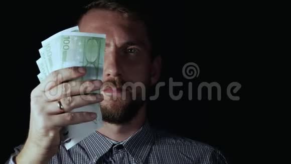 人鬼脸压垮欧元账单视频的预览图