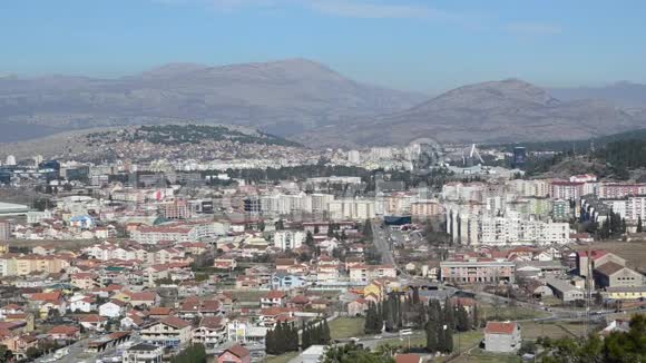 波德戈里察全景波德戈里察是黑山的首都和最大城市波德戈里的住宅和商业部分视频的预览图