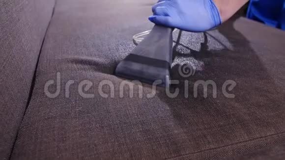 家和办公室保洁理念专业湿沙发清洗视频的预览图