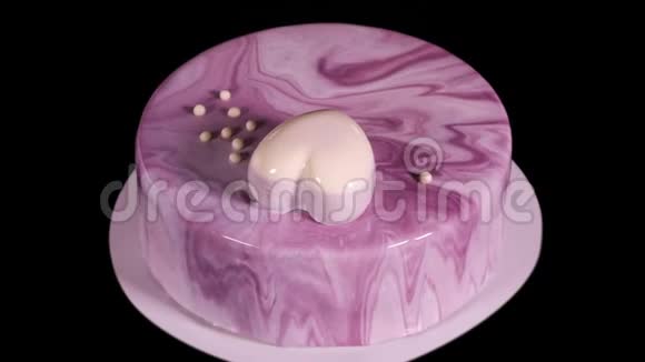 手工制作的生日蛋糕甜蜜的心旋转视频的预览图