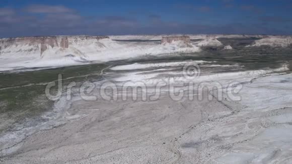 古老干涸的特提斯海的海底盐山遗迹视频的预览图