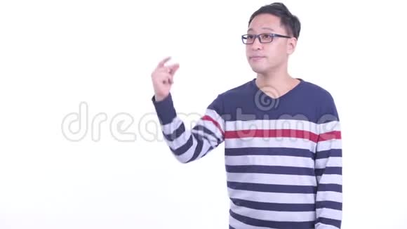 快乐的日本嬉皮士打手竖起大拇指视频的预览图