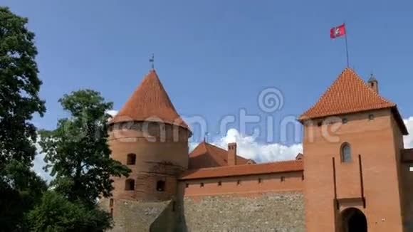 从特拉凯GH44KUHD到老城堡的三座塔视频的预览图