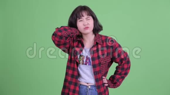 亚洲时髦女人脖子疼视频的预览图