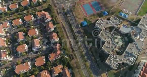在纽蒂沃特上空的空中视野以色列南区一座城市位于贝什巴和加沙地带之间视频的预览图