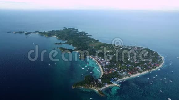 菲律宾宿务马拉帕斯卡岛海滨苏鲁海船和美丽的海景视频的预览图