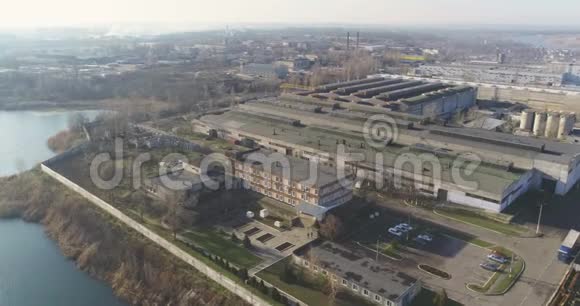 金属制品厂俯视图大型工厂俯视图附近有金属仓库视频的预览图
