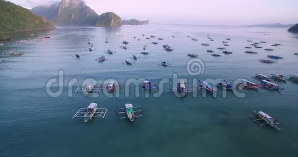 菲律宾巴拉望的厄尔尼诺海滩早上海滩和海景背景非常受欢迎的观光场所视频的预览图