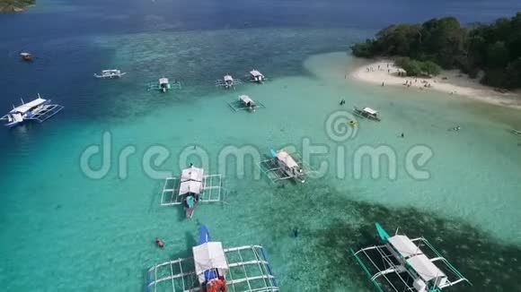 在科罗恩巴拉望菲律宾CYC海滩玉米青年俱乐部海滩背景是大海旅游A为游客视频的预览图
