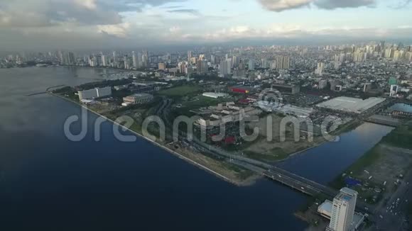 菲律宾马尼拉市亚洲区购物中心城市景观天际线和商业摩天大楼背景视频的预览图