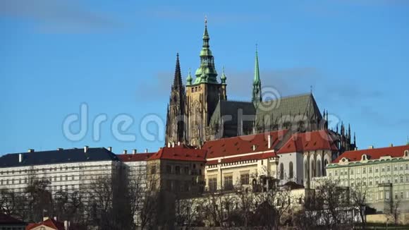 漫步在布拉格的StareMesto区视频的预览图