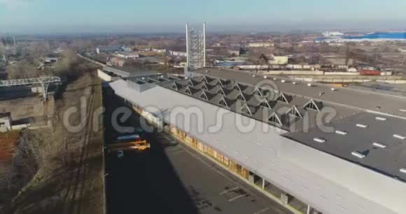 现代工厂从空中从上面的现代工厂外部跨越新工厂视频的预览图