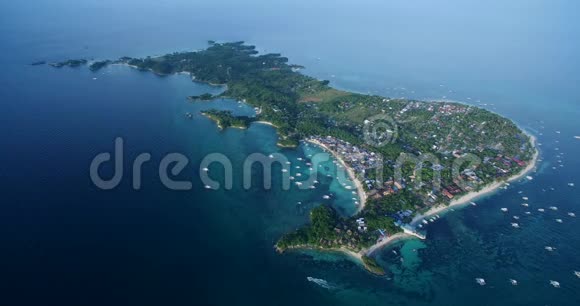 马拉帕斯卡岛从天空海滨在宿务菲律宾背景二苏鲁海船和美丽海景视频的预览图