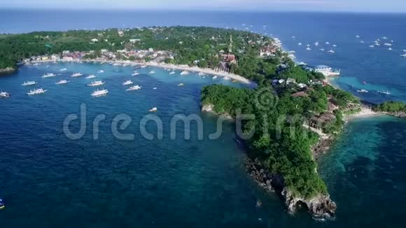 菲律宾宿务马拉帕斯卡瓦岛洛贡海滩海岸的船只苏鲁海船和美丽的海景视频的预览图