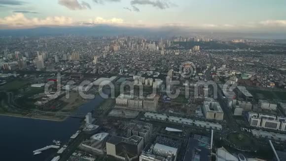 菲律宾马尼拉市亚洲区购物中心十五城市景观天际线和商业摩天大楼视频的预览图