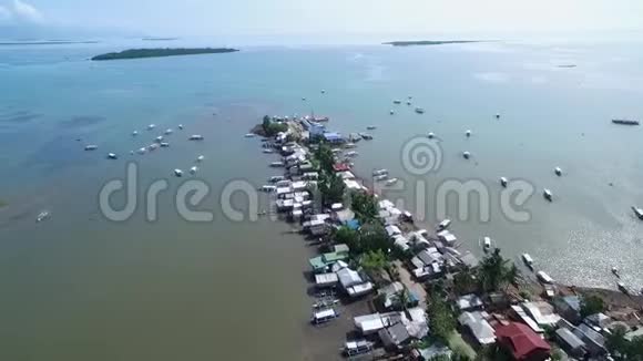 菲律宾巴拉望的Princesa港海岸线和本田湾与船在后台苏鲁海视频的预览图