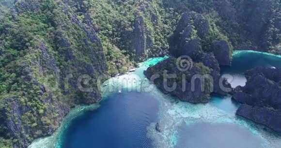 双湖这是一个非常受游客欢迎的地方在科罗恩巴拉望菲律宾背景十三中的景观和岛屿视频的预览图