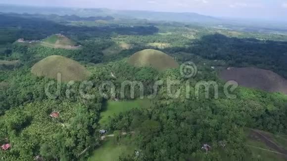 菲律宾博霍尔的巧克力山至少有1260座小山菲律宾最著名的观光景点之一视频的预览图