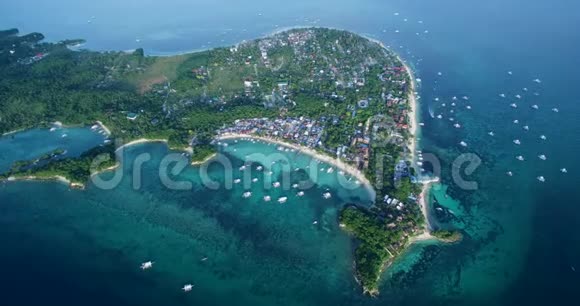 马拉帕斯卡岛从天空海滨在宿务菲律宾苏鲁海船和美丽的海景背景视频的预览图