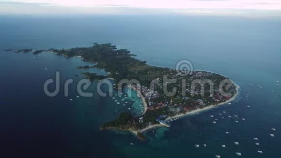 菲律宾宿务马拉帕斯卡岛海滨苏鲁海船和美丽的海景背景视频的预览图