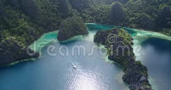 双湖这是一个非常受游客欢迎的地方在科罗恩巴拉望菲律宾背景十九中的景观和岛屿视频的预览图