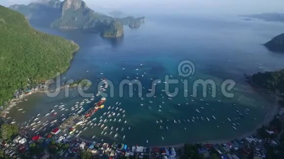 菲律宾巴拉望的厄尔尼诺海滩早上海滩和海景背景非常受欢迎的观光场所视频的预览图