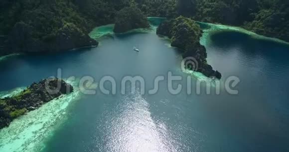 双湖这是一个非常受游客欢迎的地方在科罗恩巴拉望菲律宾背景十八的景观和岛屿视频的预览图