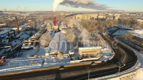 冬天苏联在尼兹尼塔吉尔被摧毁的工厂视频的预览图