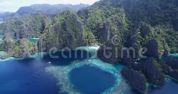 双湖这是一个非常受游客欢迎的地方在科罗恩巴拉望菲律宾背景十一的景观和岛屿视频的预览图
