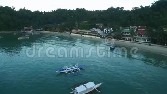 菲律宾巴拉望的厄尔尼诺海滩早上海滩和海景背景非常受欢迎的游客观光场所ZX视频的预览图