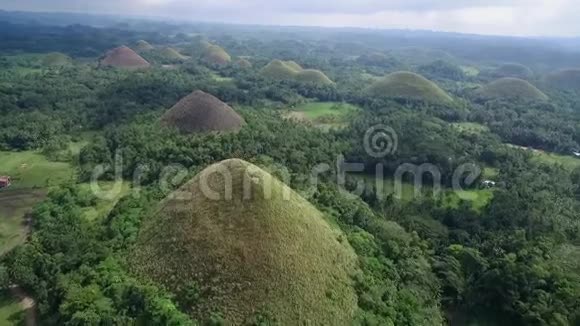 菲律宾博霍尔的巧克力山至少有1260座小山菲律宾最著名的观光对象之一视频的预览图