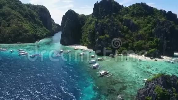 清水岛位于巴拉望观光胜地在菲律宾的埃尔尼多巡回演出背景一美丽的风景和大海视频的预览图