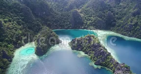 双湖这是一个非常受游客欢迎的地方在科罗恩巴拉望菲律宾背景九中的景观和岛屿视频的预览图