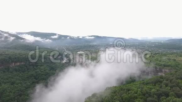 夏季高加索山脉视频的预览图